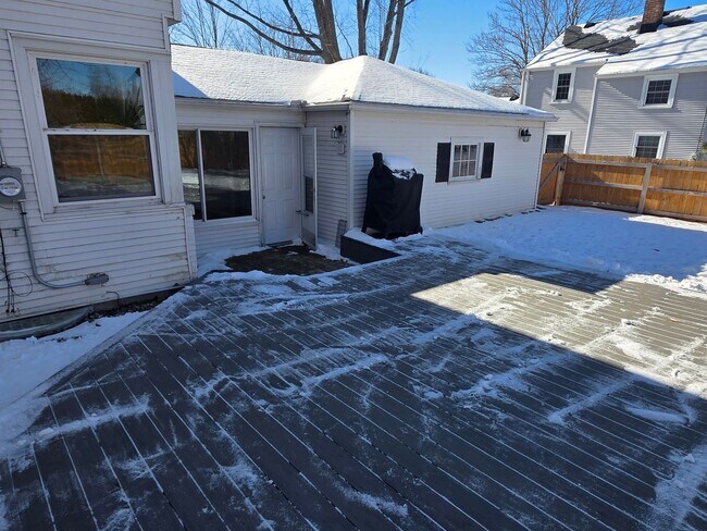 Building Photo - Updated 3-Bedroom Single- Family Home in Fox Point