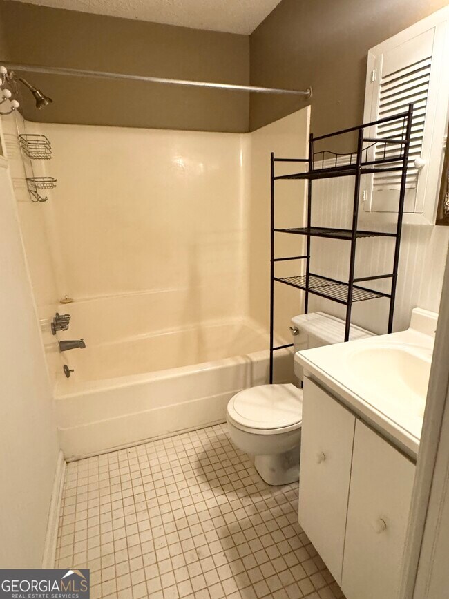 Building Photo - 107 Belair Dr