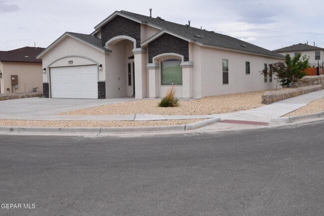 Building Photo - 355 Sol Ct