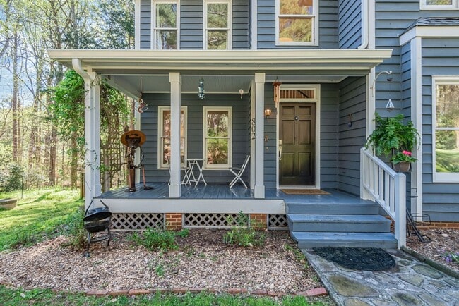 Building Photo - Get March Free!! Charming Home on Large Lot in Chapel Hill!