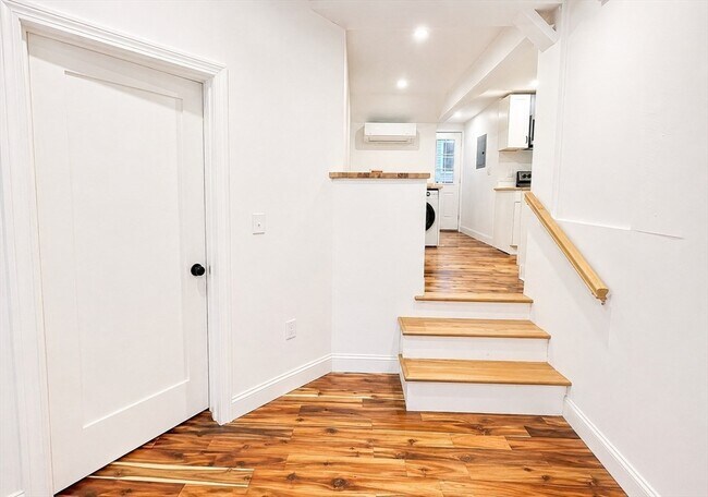 Building Photo - 303 Carter St