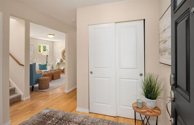 Building Photo - Impeccably Maintained and Wonderfully Updated Kenmore Home with 3 Bed and 2.5 Bath