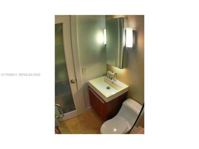 Building Photo - 727 Jefferson Ave