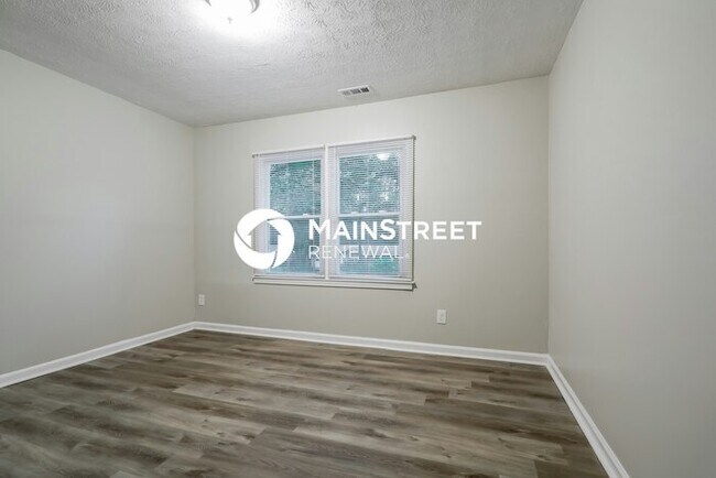 Building Photo - 4 Bedroom Pet-Friendly Home in LITHONIA, GA with Main Street Renewal