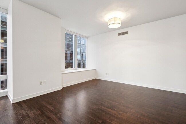 Building Photo - 301 Mission St