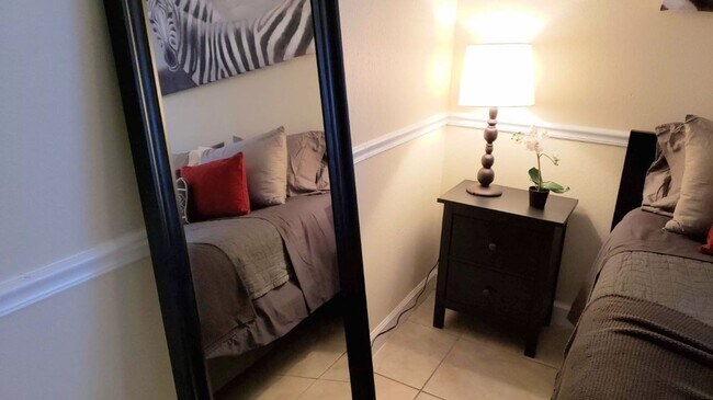 Building Photo - Beautiful  Furnished 1/1 condo x Rent  in Winter Park Next to Full Sail University !