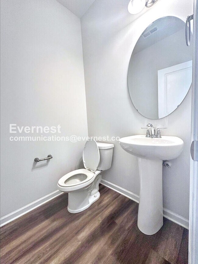 Building Photo - Limited Time Special Offer / 3 Bed, 3 Bath Home with Garage / Pet-Friendly / Vouchers Accepted / ...