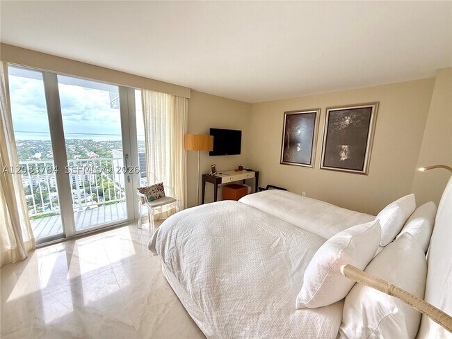 Building Photo - 881 Ocean Dr