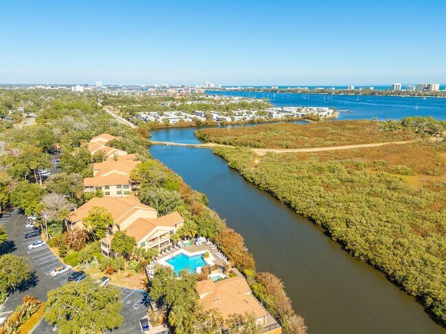 Building Photo - 2 Bedroom Nestled Away in the Heart of Daytona