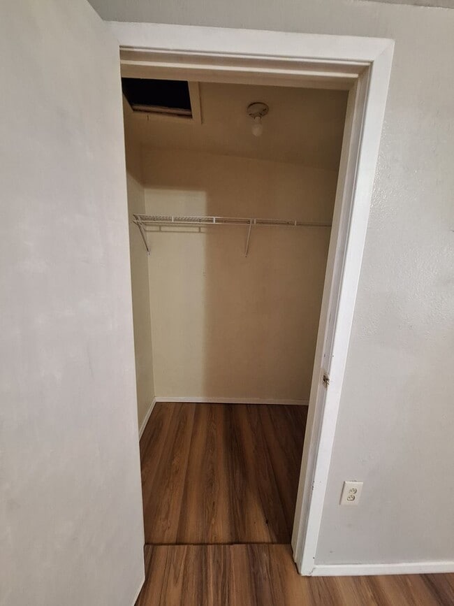 Building Photo - 4 Bedroom, 2 Bath in Clyde!