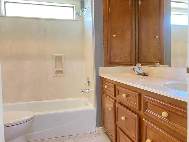 Building Photo - 16427 Dunmoor Dr