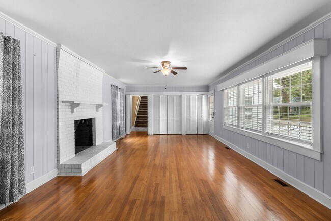 Building Photo - 4 Bedroom 3 Bath in Haymount- Available through June 1, 2027 only!