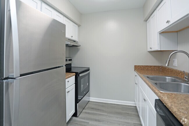 Building Photo - The Flats at Rutgers