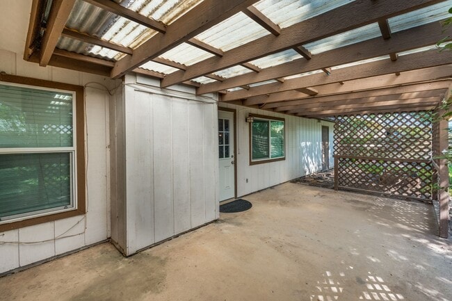 Building Photo - 16006 Eagleway St
