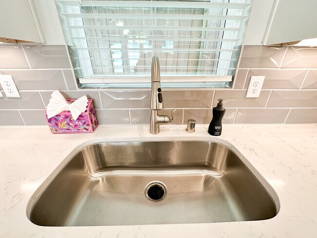 Building Photo - 9007 Lonestar Creekbend Ln