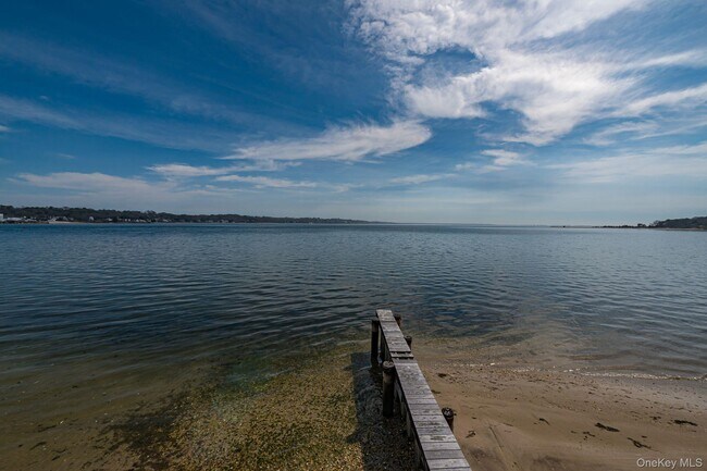 Building Photo - 49 Canoe Place Rd