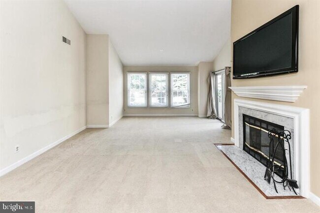 Building Photo - Expansive Loft-Style Living in a Resort-Like Community