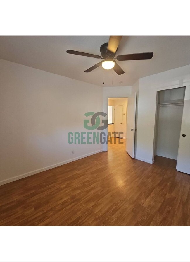 Building Photo - Beautiful 3 BEDROOM 2.5 BATH HOME IN MODES...