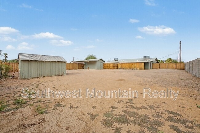 Building Photo - 560 S Grand Dr
