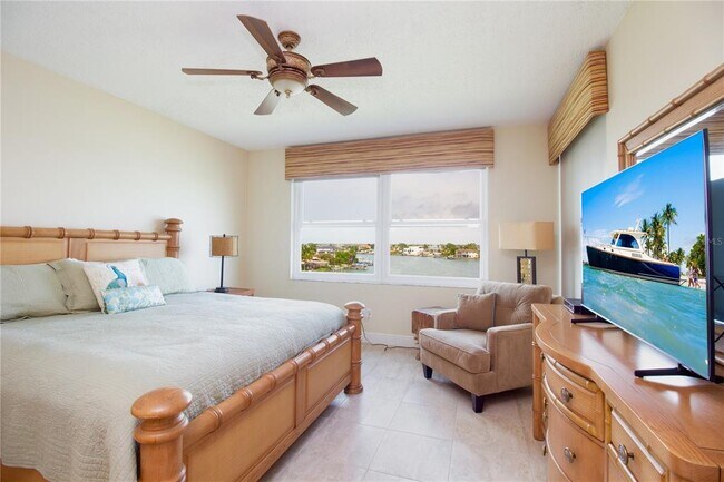 Building Photo - 8041 Sailboat Key Blvd S