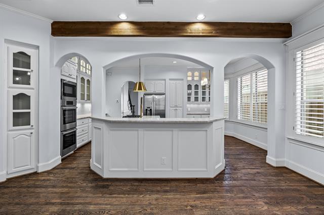 Building Photo - 4318 University Blvd