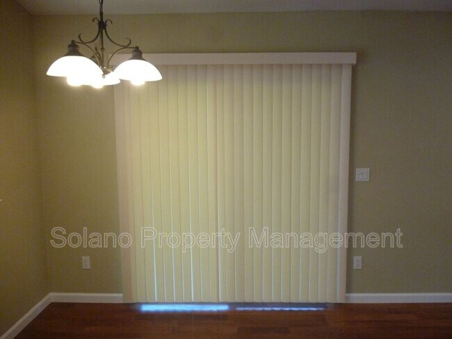 Building Photo - 476 Banning Way