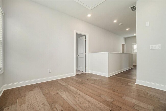 Building Photo - 106 Basil St