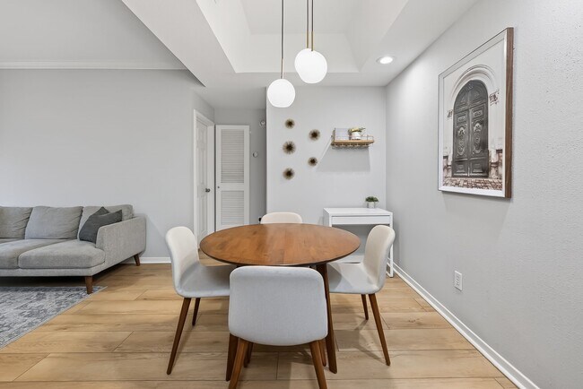 Building Photo - 4041 Drake St