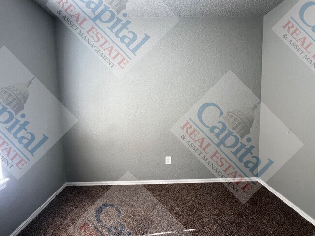 Building Photo - Cozy 3 Bedroom