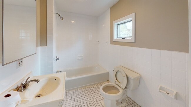 Building Photo - 14 Kelley Ct