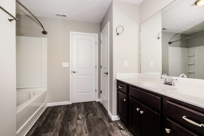 Building Photo - 1716 Sunray Dr