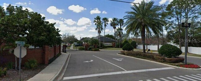 Building Photo - 350 Lake Amberleigh Dr