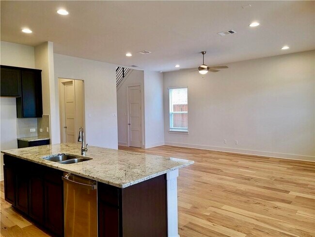 Building Photo - 1265 Summerbrooke Cir