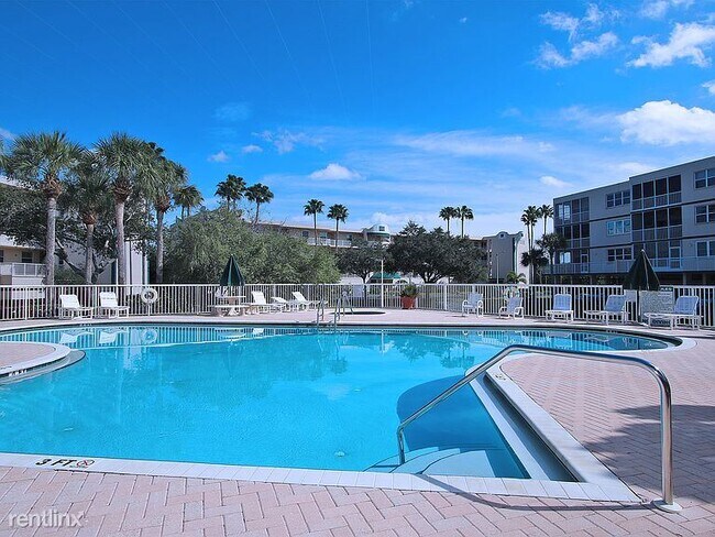 Building Photo - 6495 Shoreline Dr