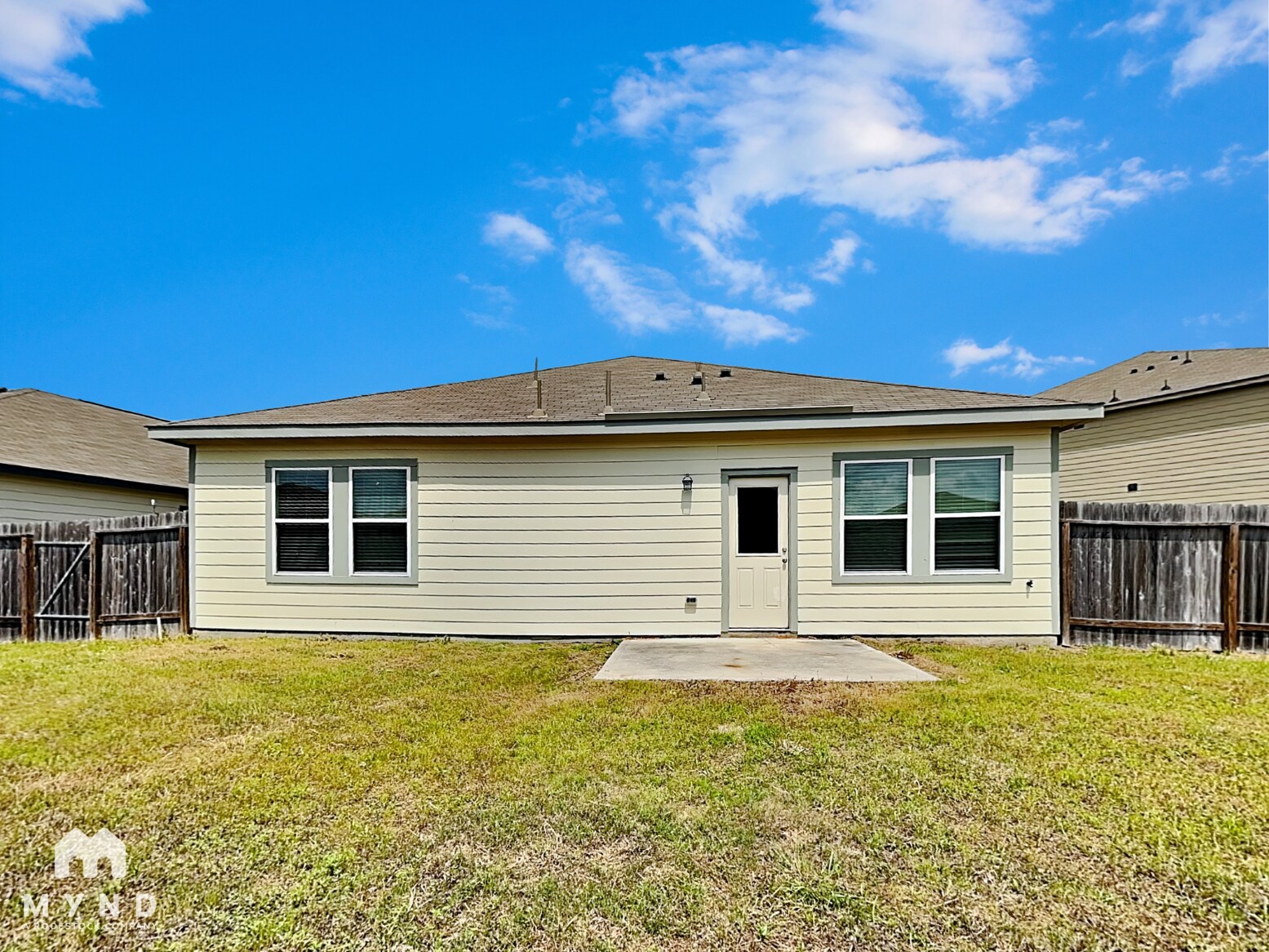 Building Photo - 1056 Banyon Tree Ln