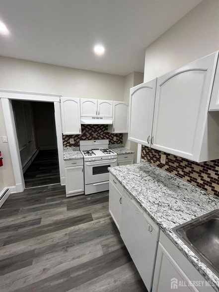 Building Photo - 28 Victoria Ave