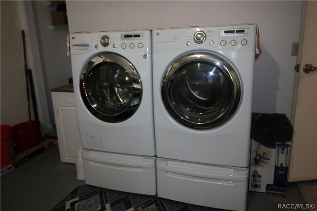 Building Photo - 3316 S Liverpool Point