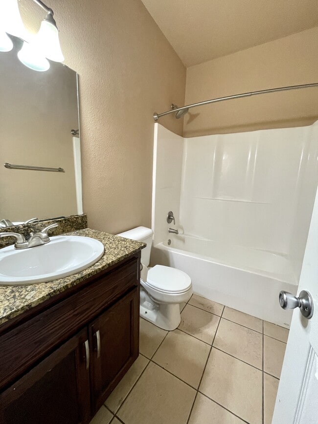 Building Photo - 408 Boggy Creek Dr