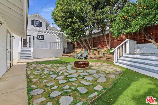 Building Photo - 5226 Rockland Ave