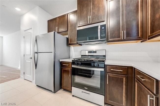 Building Photo - 5838 Kips Bay St