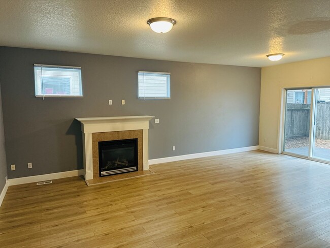 Building Photo - Charming Home in Terrific Central Location