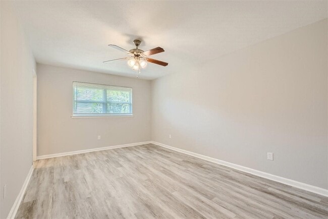 Building Photo - 413 Lindo Dr