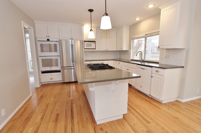 Building Photo - Elegant Home in Hobble Creek!