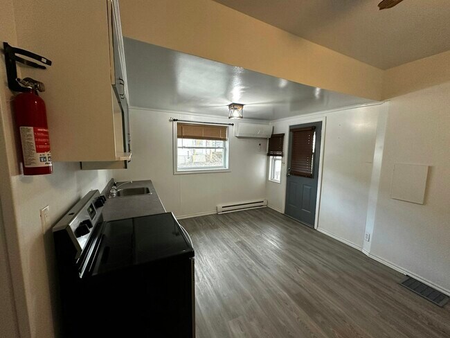 Building Photo - 240 Main St