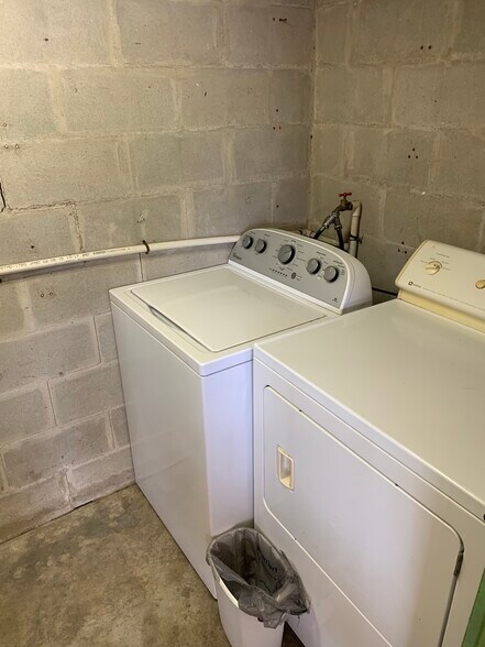 Laundry room - 1310 E Esther St