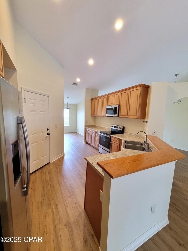 Building Photo - 3225 Azalea Cir