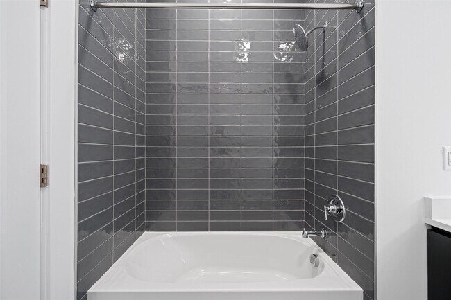 Building Photo - 17 AVENUE E