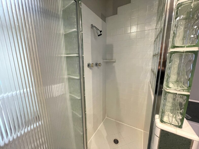 Building Photo - 2010 24th St