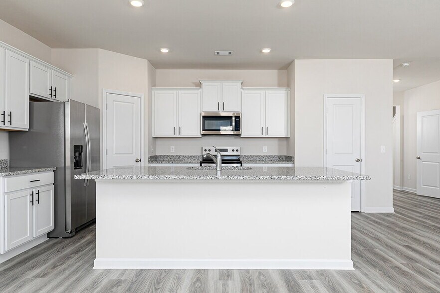 Building Photo - 142 Howell Dr