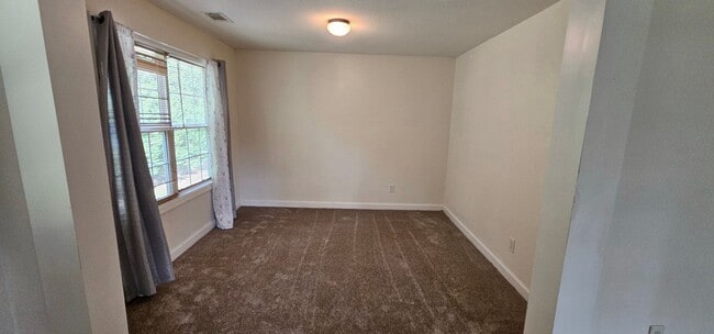 Building Photo - Commanding Curb Appeal, Conveniently Place